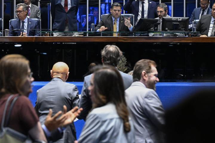 Alcolumbre diz que Senado vota fim da escala 6x1 após as eleições