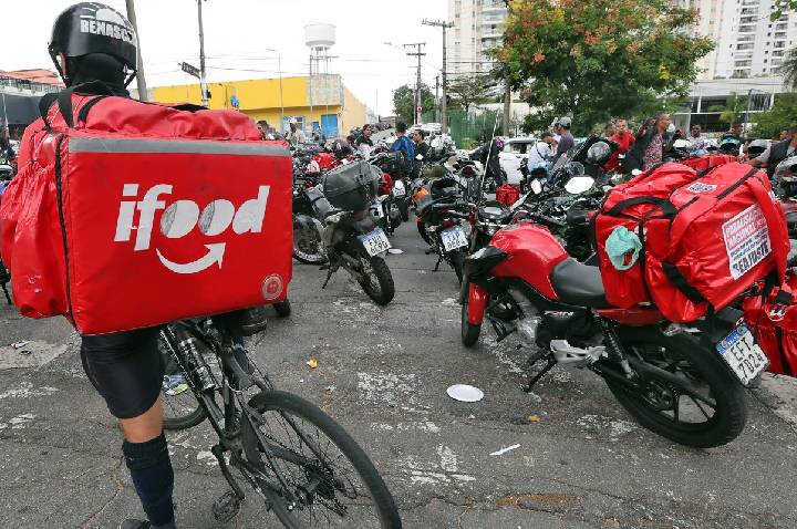 Anvisa libera venda de medicamentos por plataformas como iFood e Rapp