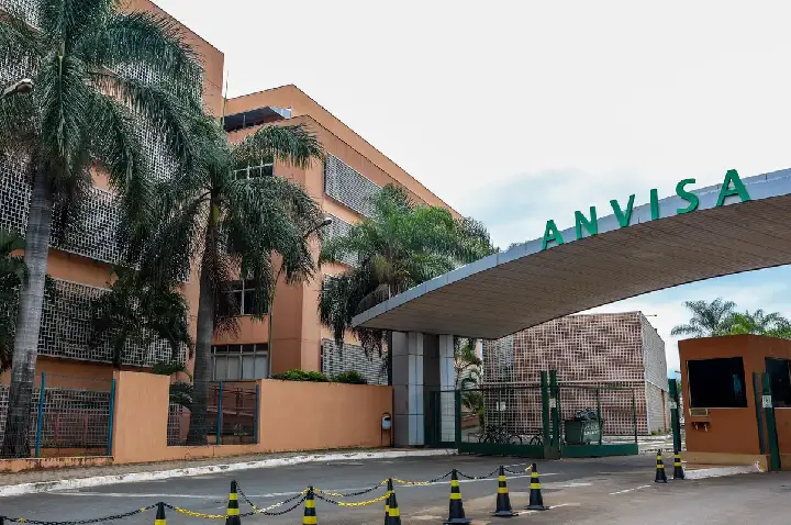 Anvisa proíbe fabricação e venda de 12 produtos de limpeza 