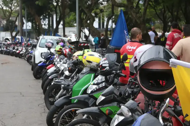 Apenas 1 em cada 5 motociclistas de app tem cobertura previdenciária