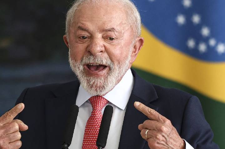Atitude irresponsável, diz Lula após revogação de visto de embaixadora