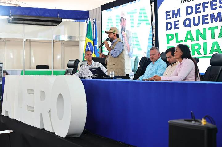 Audiência pública no estande da Alero debate impactos dos embargos ambientais