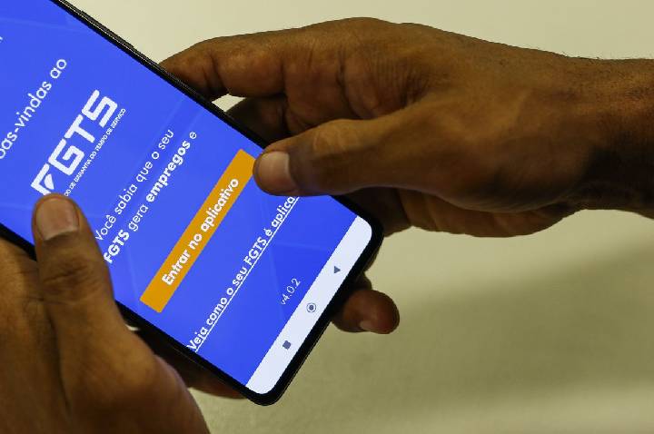 Caixa antecipa saque-aniversário do FGTS para demitidos