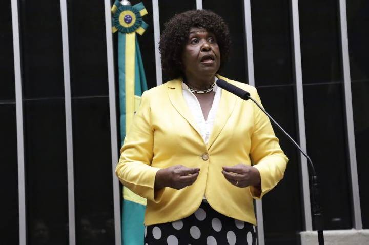 Câmara aprova acordo pela igualdade de trabalhadores homens e mulheres com responsabilidade familiar