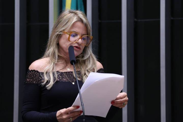 Câmara aprova consultas no SUS para orientação sobre saúde reprodutiva de meninas e meninos
