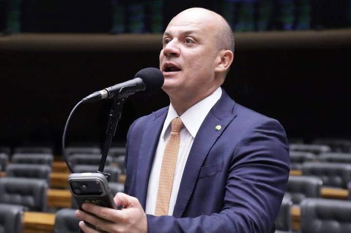 Câmara aprova novas regras para contagem do tempo de serviço por PMs e bombeiros