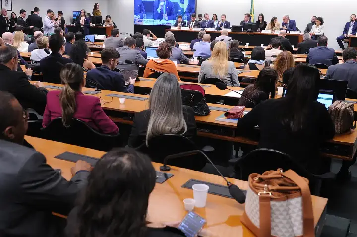 Câmara instala comissão sobre PEC da redução da maioridade penal