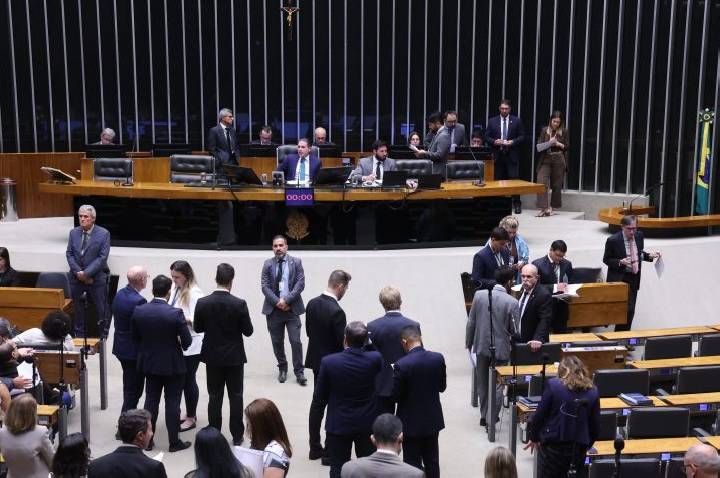 Câmara pode votar nesta terça medida provisória que zerou taxa para compras internacionais de até 50 dólares