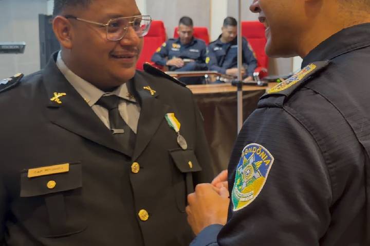 Capitão Pitomba é condecorado com a maior honraria da Polícia Militar de Rondônia