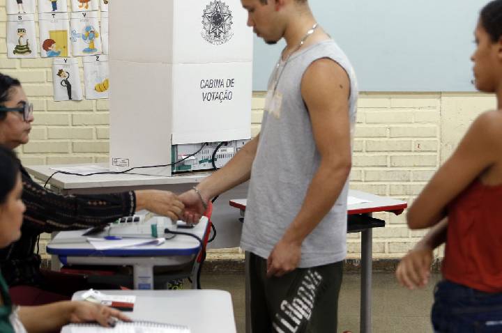 Com envelhecimento da população, eleitorado jovem recua 22% em 16 anos