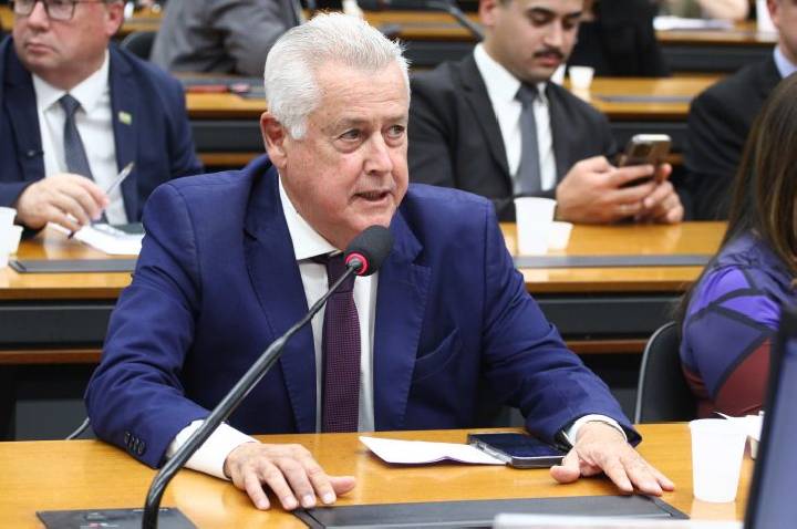 Comissão aprova projeto que prioriza atendimento remoto acessível a pessoas com deficiência