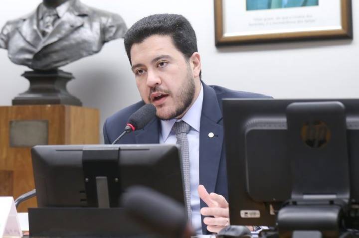 Comissão debate diretrizes para regulação das plataformas digitais