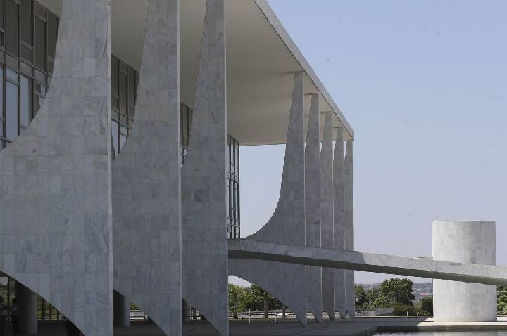 Conheça as atribuições do presidente e do vice-presidente da República