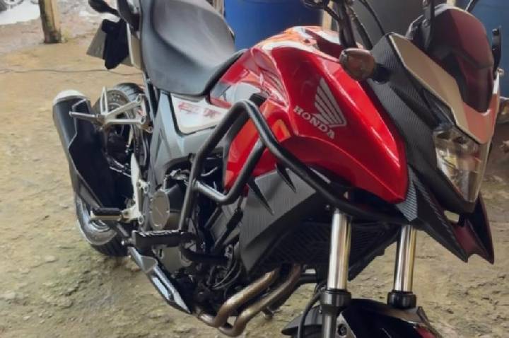 Criminosos armados invadem residência, mantêm família sob ameaça e roubam motocicleta na zona leste de Porto Velho