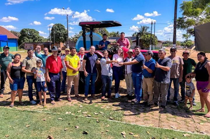 Deputada Lebrinha Destina Trator para Produtores da Asprorural em Triunfo