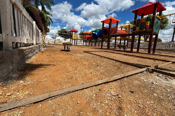 Deputado Alan Queiroz destina R$ 30 mil para piso do espaço infantil da Praça Jonas Ferreti, em Buritis