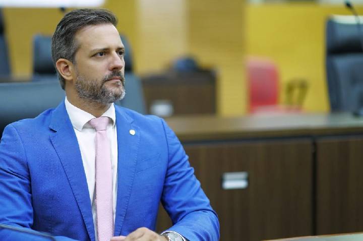 Deputado Delegado Lucas propõe prazo para emissão de certidão de tempo de serviço de servidores estaduais
