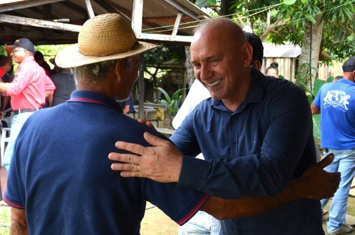 Deputado Ezequiel Neiva garante adubo orgânico para fortalecer agricultura familiar em Cerejeiras