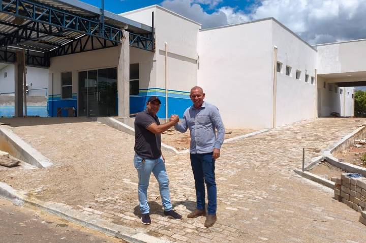 Deputado Ezequiel Neiva vistoria obras do Hospital Irmã Dulce e reforça investimento na saúde em Monte Negro