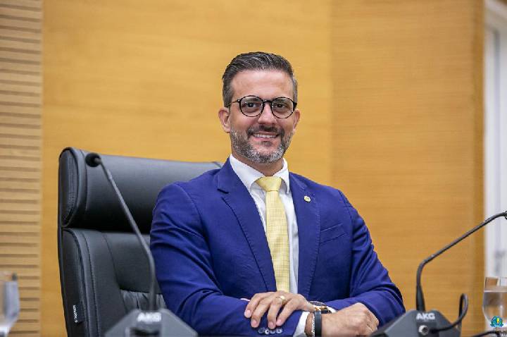 Deputado Lucas Torres solicita áreas exclusivas para embarque de aplicativos em hospitais e delegacias