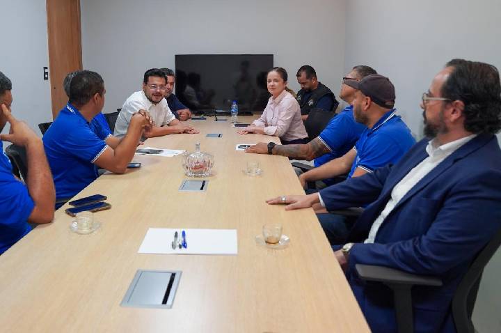 Deputado Marcelo Cruz participa de reunião na AGERO para discutir demandas dos taxistas de Rondônia