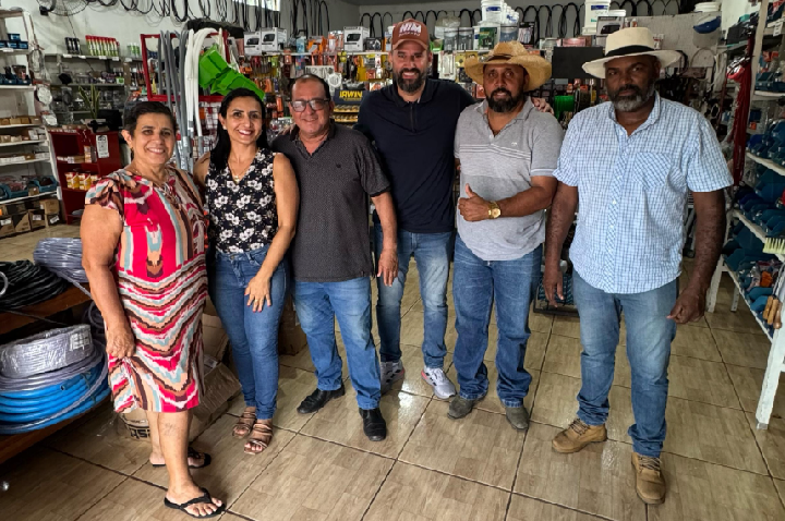 Deputado Nim Barroso visita comércios em Urupá e ouve demandas de empresários