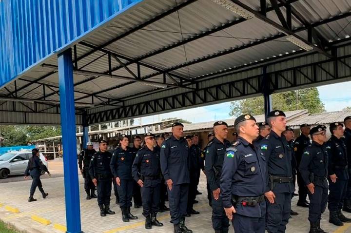 Deputado Pedro Fernandes celebra inauguração da garagem coberta do 7º Batalhão da Polícia Militar em Ariquemes