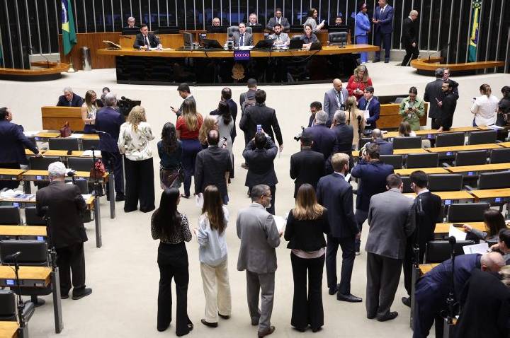 Deputados analisam projeto que regulamenta filtro de relevância de recursos no STJ; acompanhe