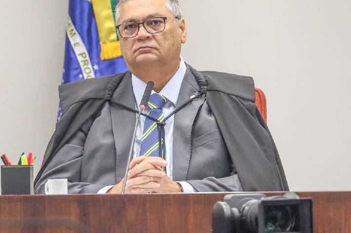 Dino derruba decisão de Mendonça e libera post sobre Nossa Senhora