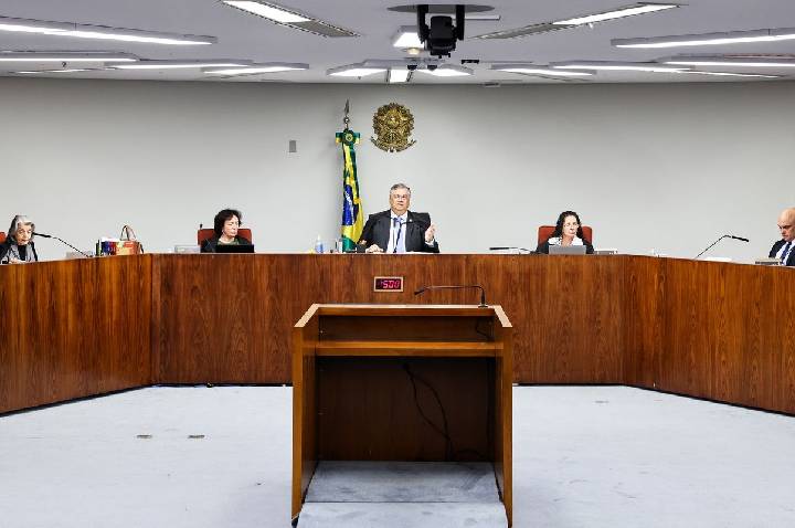 Dino e Moraes defendem rediscutir dispensa de diploma para jornalista 