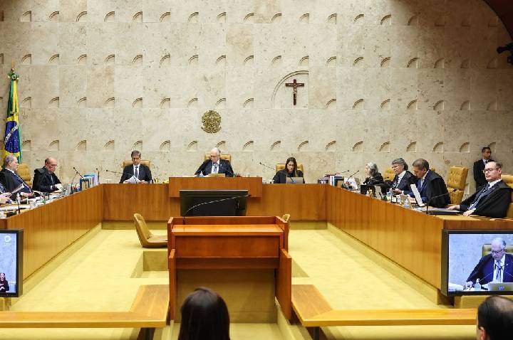 Dino e Zanin votam para julgar Moraes e Mendonça na mesma sessão