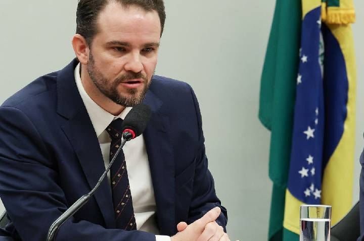 Durigan critica PEC que dá autonomia ao BC por criar “novo Poder