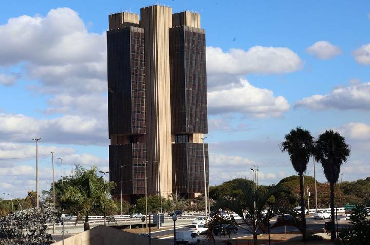 Economistas criticam usar corte de gastos para conter dívida pública