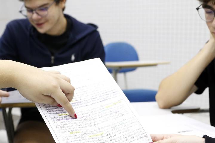Encceja 2026: alunos já podem consultar cartilha de redação