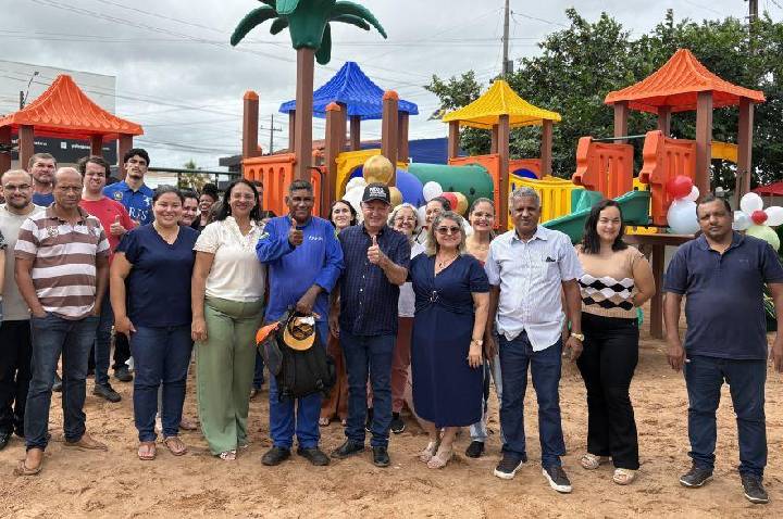 Escola de Rolim de Moura recebe playground com emenda do deputado Pedro Fernandes