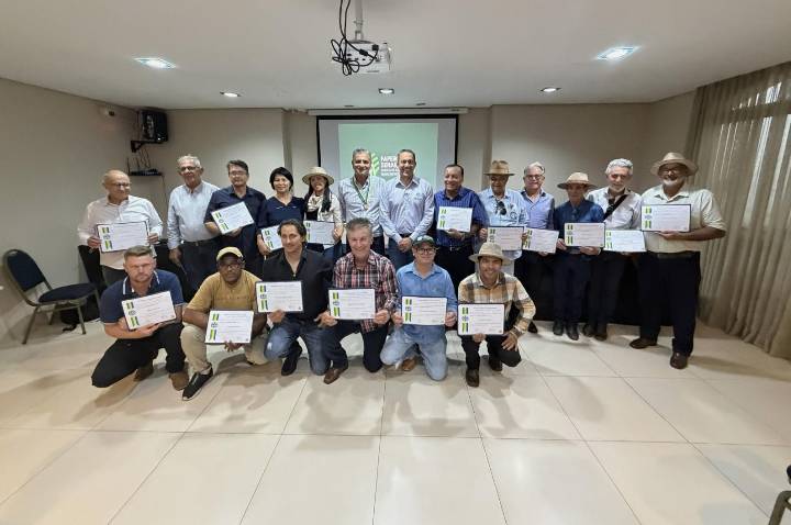Eyder Brasil homenageia presidente da FAPERON com Medalha do Mérito Legislativo em Ji-Paraná