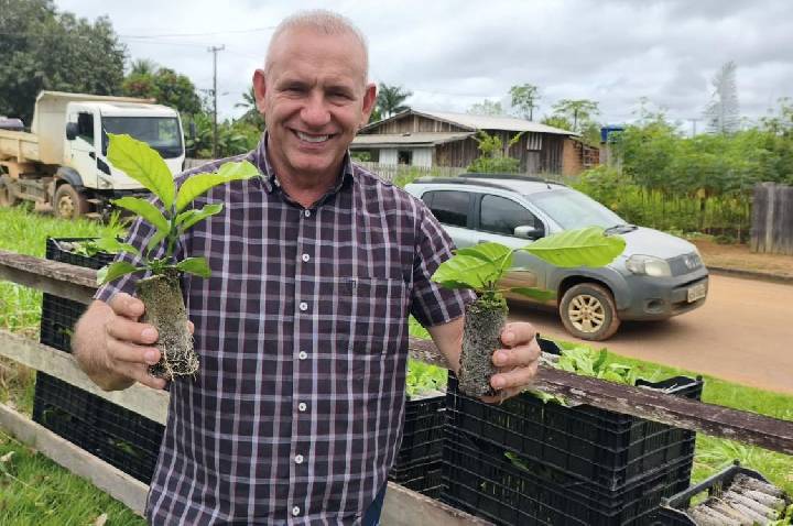 Ezequiel Neiva fortalece produção rural com entrega de recursos para mudas de café em Santa Luzia D’Oeste