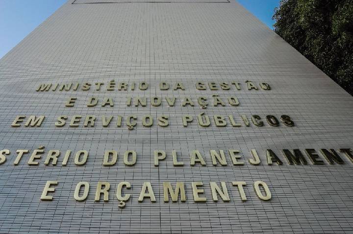 Governo libera R$ 5,2 bilhões para reforçar assistência social e saúde