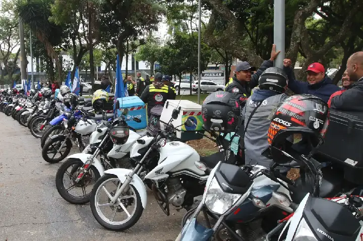 Governo prepara linha de crédito para motociclistas de aplicativos
