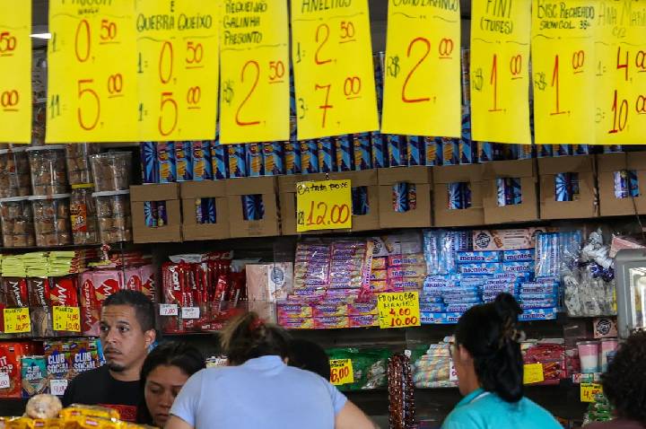 Governo prevê crédito a empresas afetadas por fim da 6x1, diz Durigan
