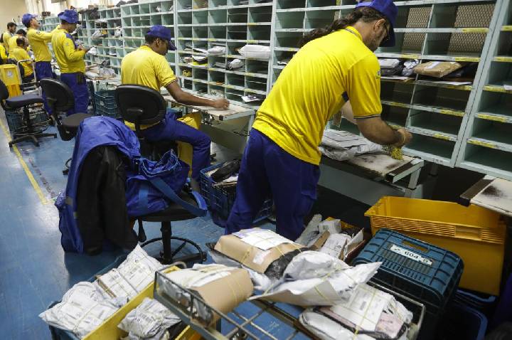 Greve nos Correios: TST determina manutenção de 80% do efetivo
