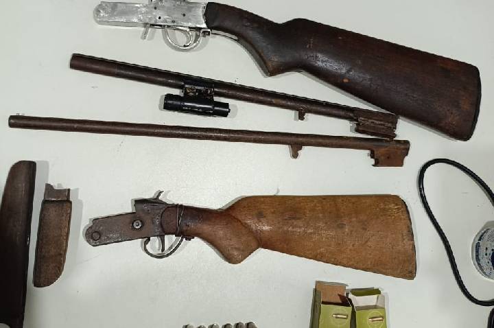 GUARNIÇÃO DA FORÇA TÁTICA DO 7º BPM APREENDE ARMAS DE FOGO DURANTE AÇÃO INTEGRADA ENTRE MUNICÍPIOS