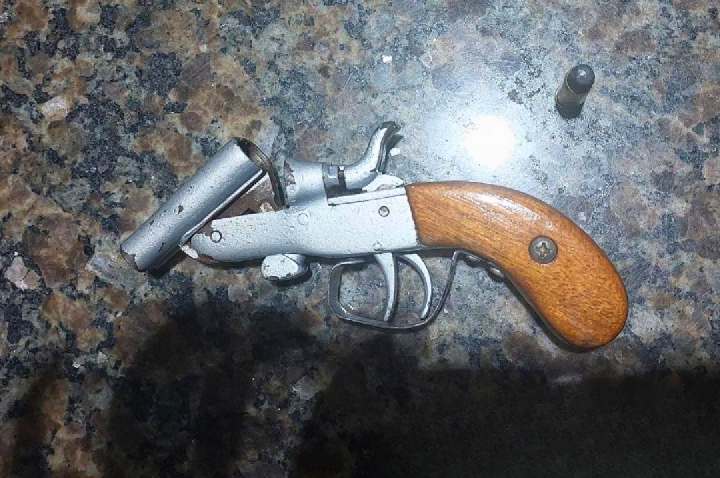 Homem é preso com arma de fogo e diz que pretendia matar desafeto em Cacoal