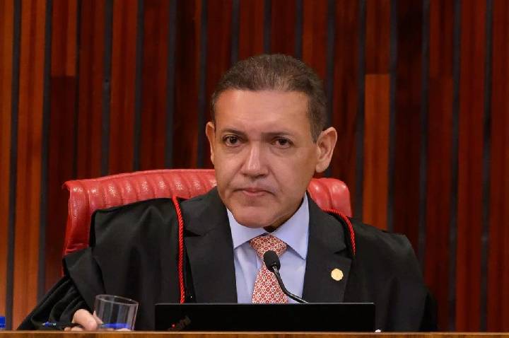 Incêndio atinge casa do presidente do TSE, Nunes Marques