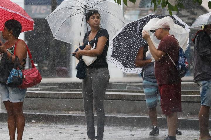Inmet alerta para chuvas no Norte, Sudeste e Centro-Oeste