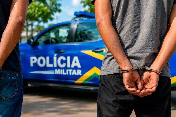 JI-PARANÁ – POLÍCIA MILITAR CUMPRE DOIS MANDADOS DE PRISÃO CONTRA FORAGIDOS DA JUSTIÇA