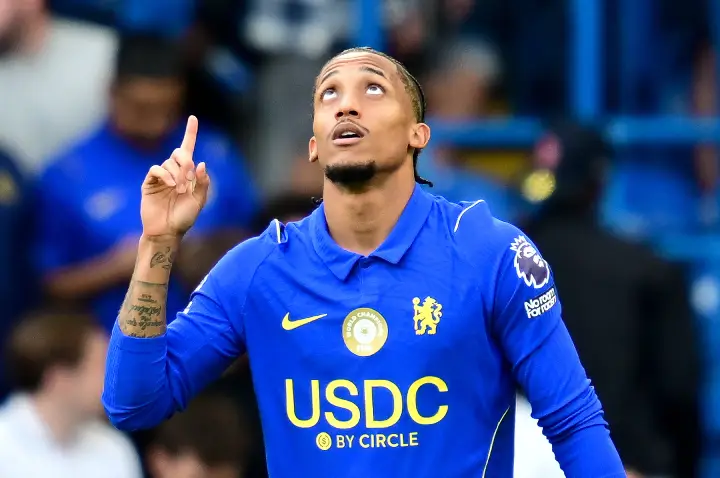 João Pedro faz dois e Henderson surpreende em goleada do Chelsea com Rayan em nova posição