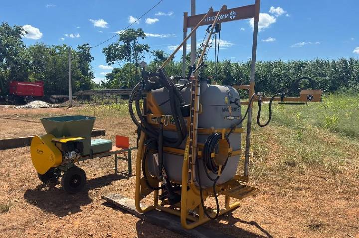 Mais investimentos para Nova União: Alan Queiroz destina equipamentos agrícolas para produtores rurais