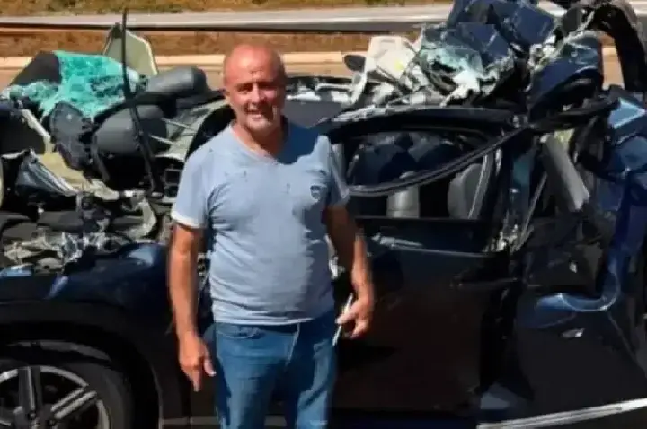 Motorista escapa ileso após carro ficar prensado entre dois caminhões na BR-381