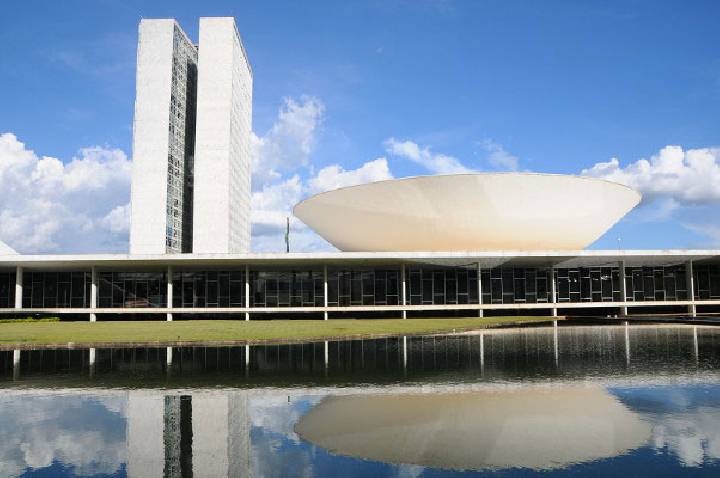 MP prevê R$ 18,5 bilhões em crédito para exportadores afetados por novo tarifaço dos EUA